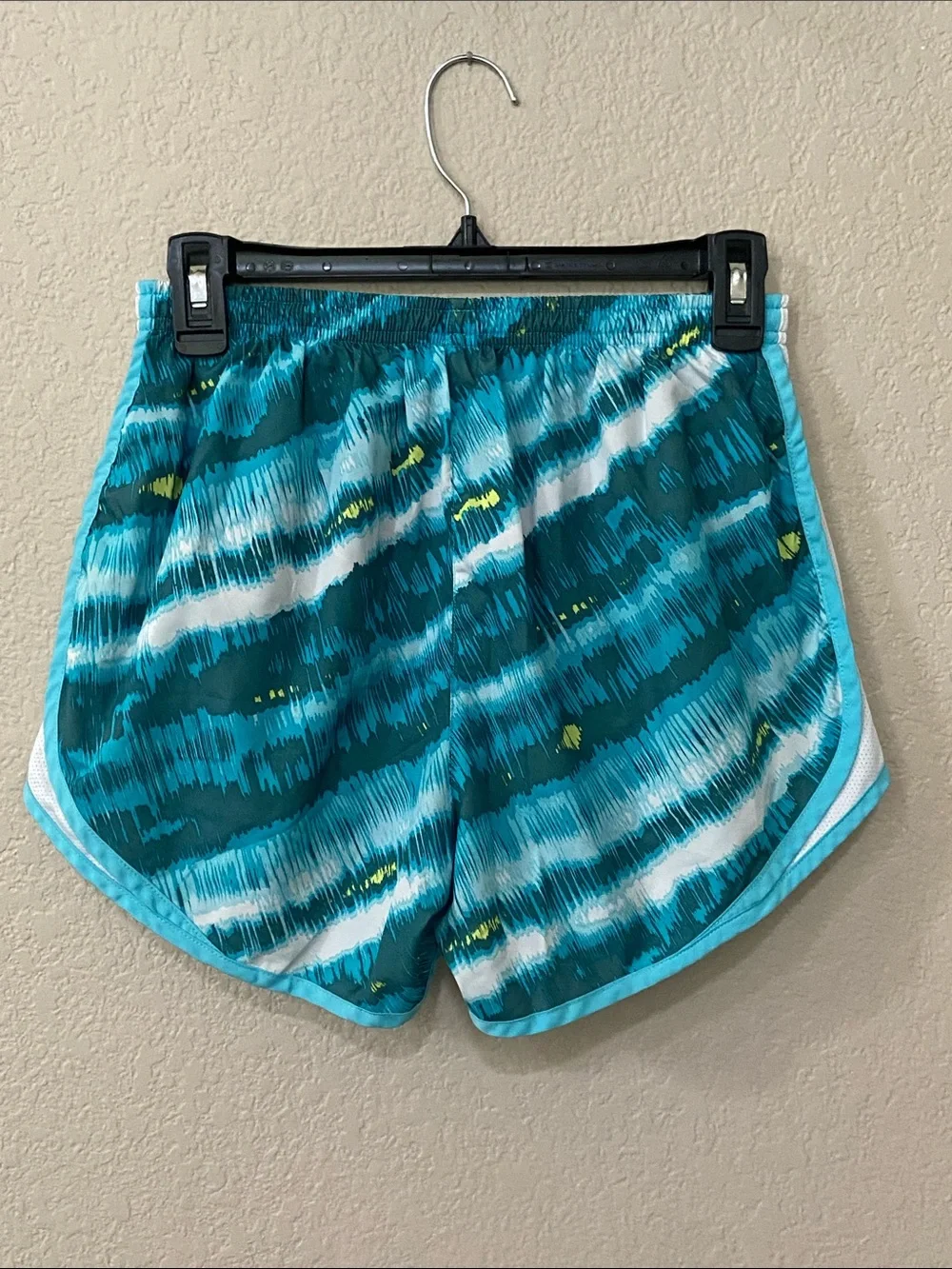 Nike Teal, White and Yellow Patterned Women’s Athletic Shorts. Size M